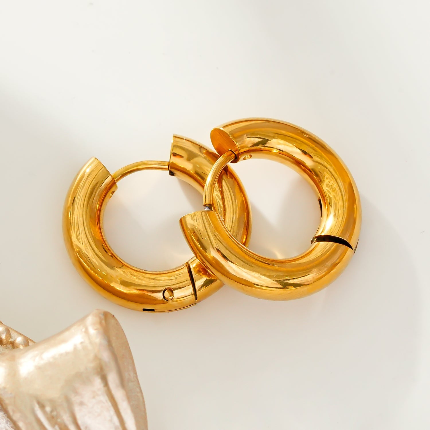 CHOLULA: Mid Width Smooth Surface Tube Hoop Earrings in Gold