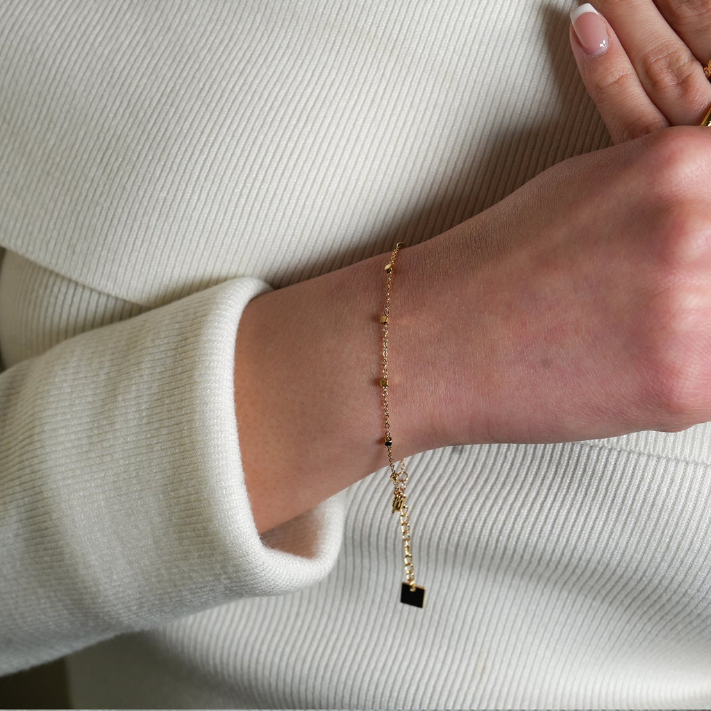 DEMELZA Gold: Essential Daily Bracelet with Delicate Square Beads