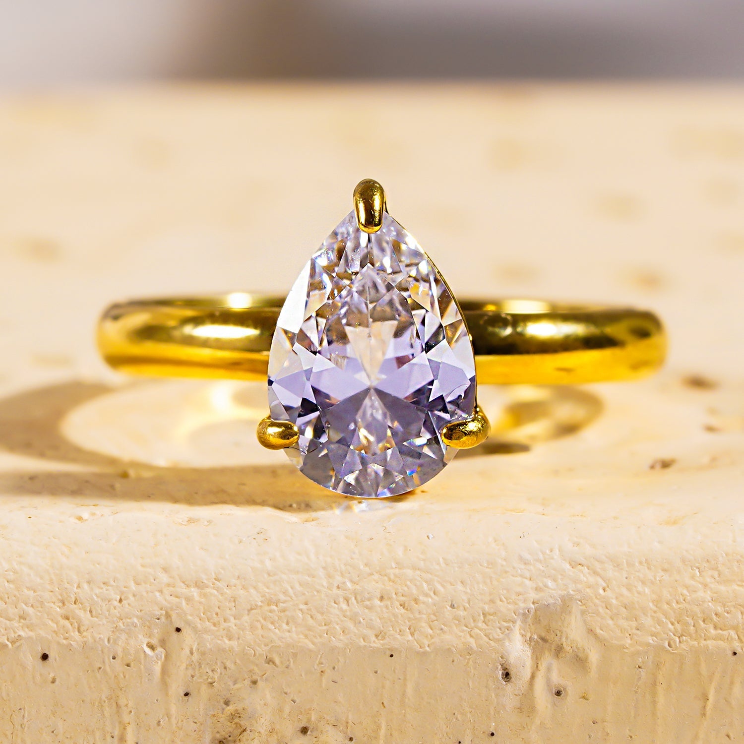 DIMONDA: Classic Gold Ring with Prominent Teardrop Zirconia Centerpiece