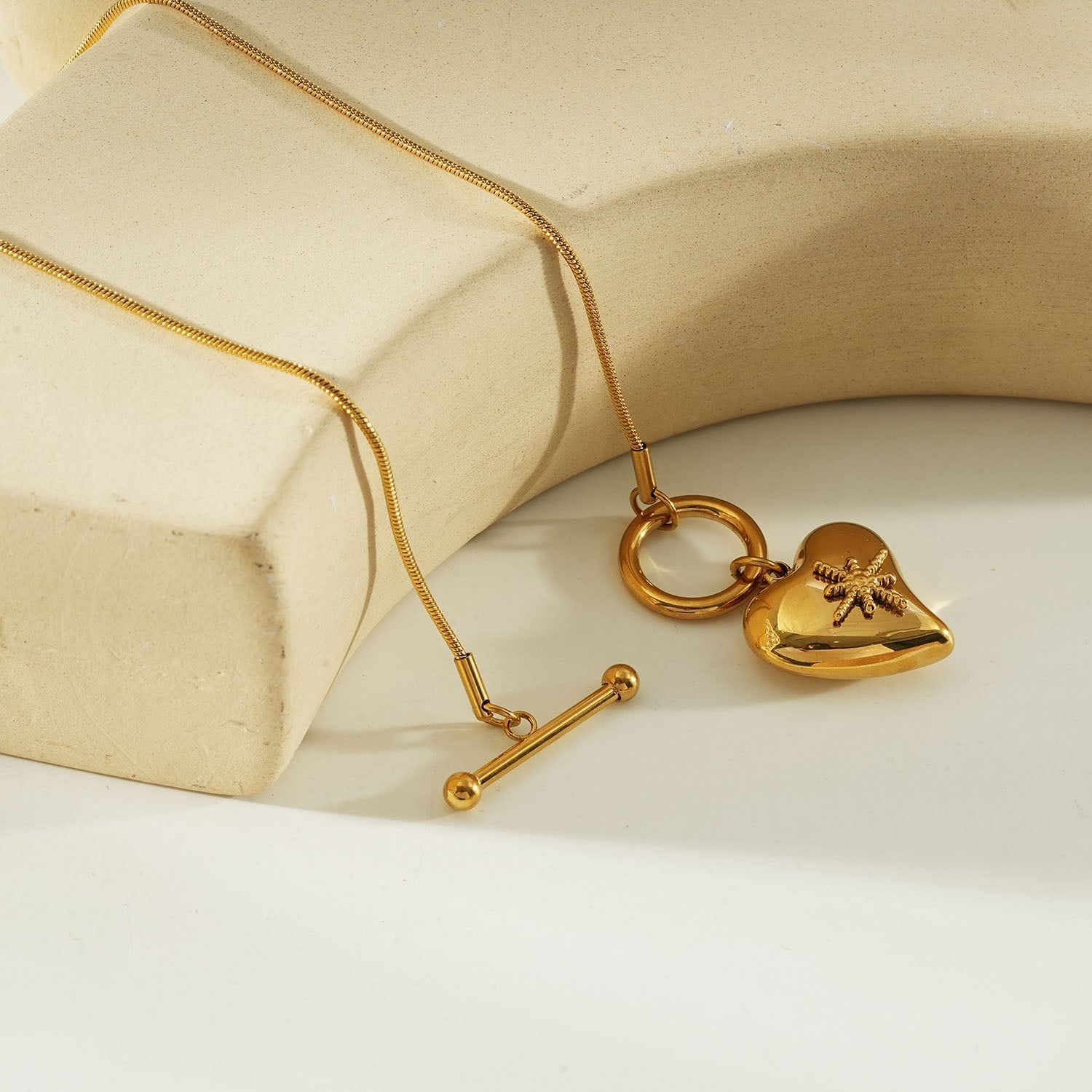 WANNI Gold: Radiant Heart Toggle Pendant Necklace – Contemporary Gold Heart Charm Statement Necklace