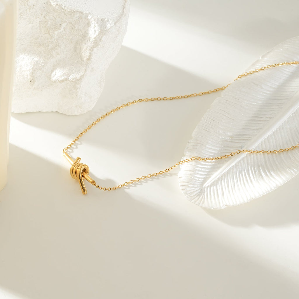 LARISA Gold: Bar Pendant Necklace with Knotted Symbol Detail