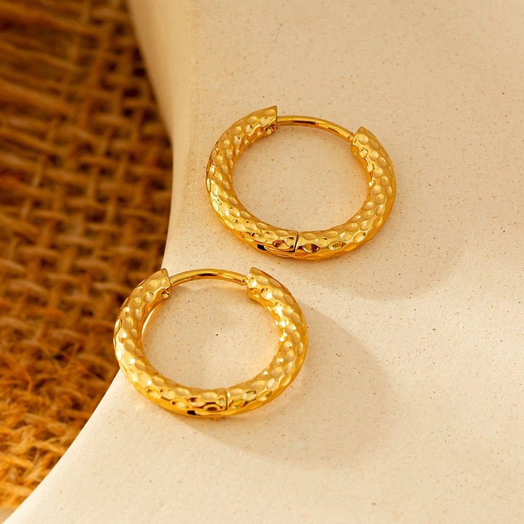 EDGWARE: Decorative Hammered Hoop Earrings in Gold