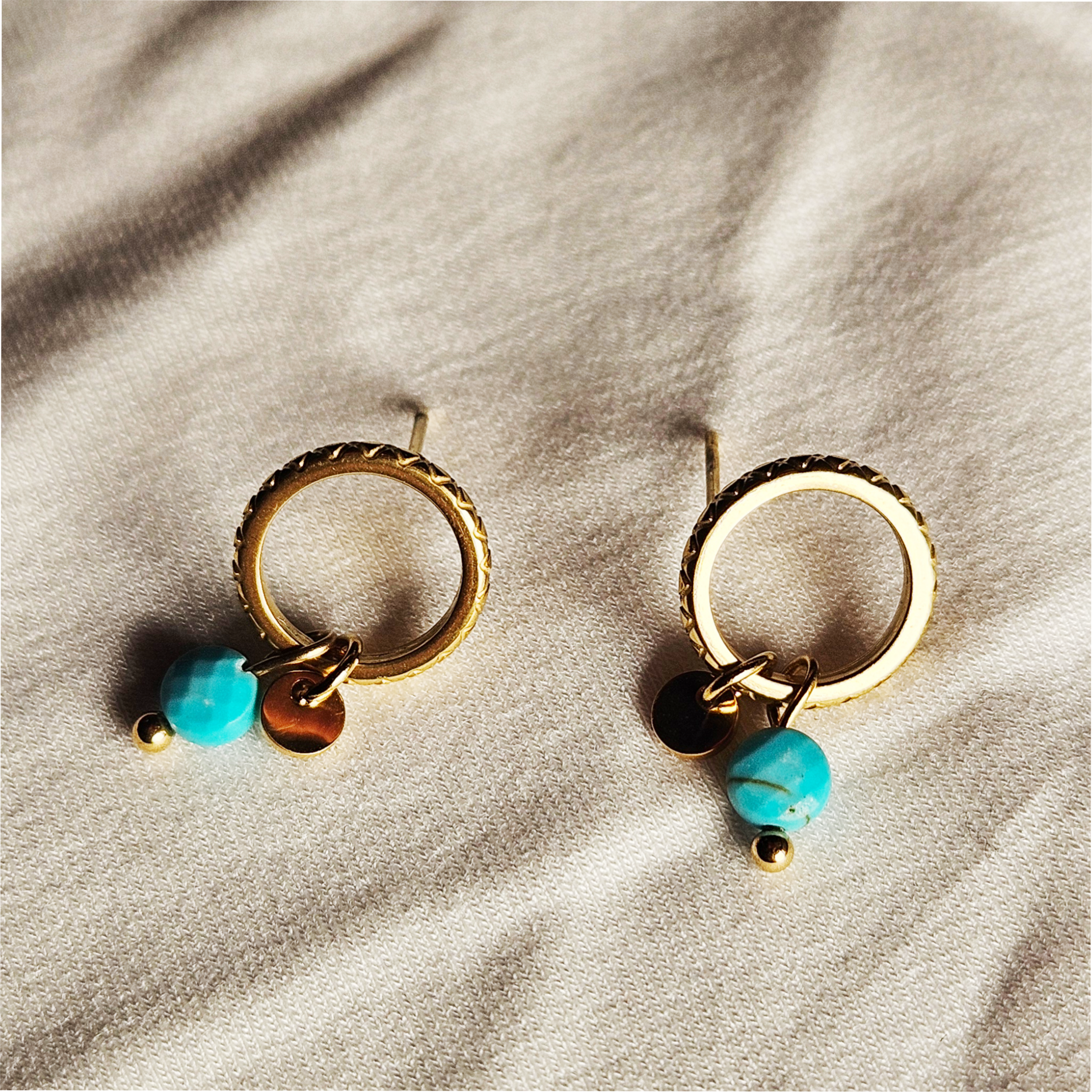 JAZMIN Turquoise-Gold: Stud Earrings with Mini Charms
