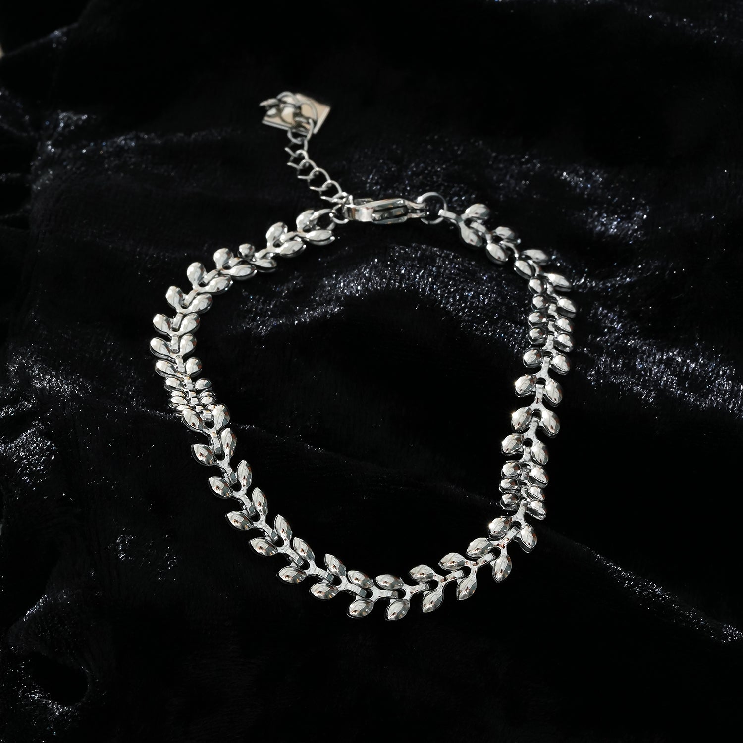 MAGDA Silver (White Gold): Leafy Patterned Bold Bracelet
