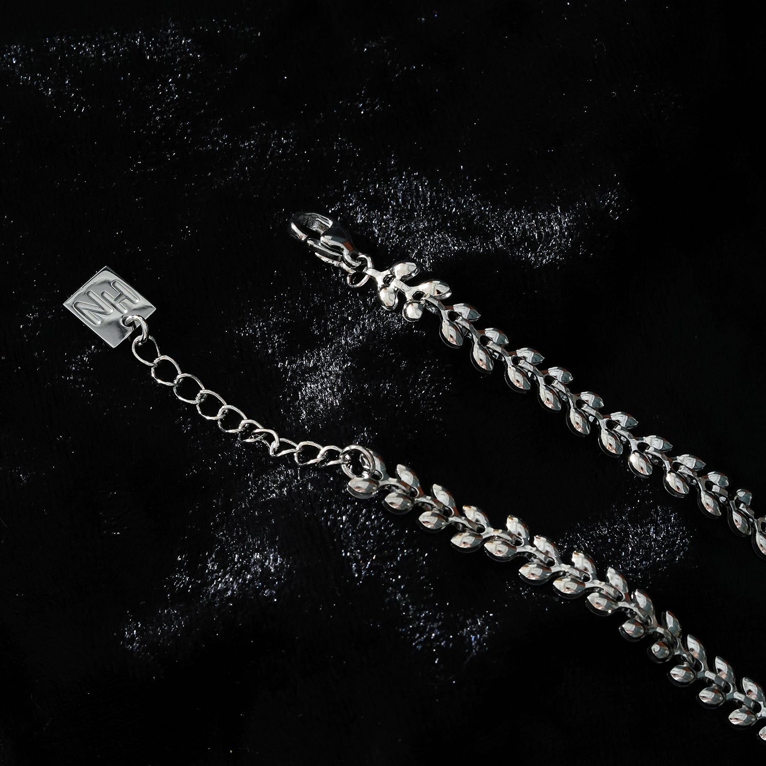 MAGDA Silver (White Gold): Leafy Patterned Bold Bracelet