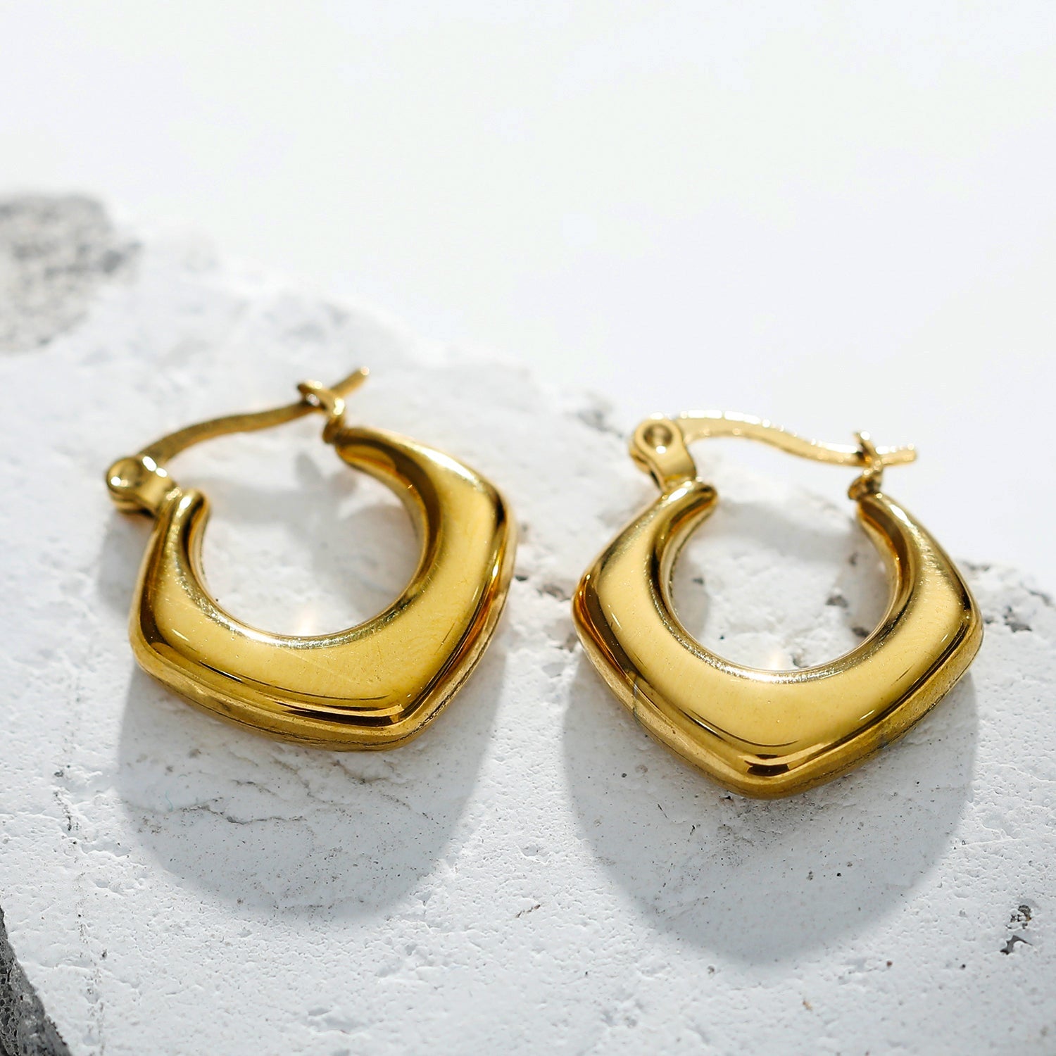 MARIYA: Squared Rounded Hoop Earrings Gold