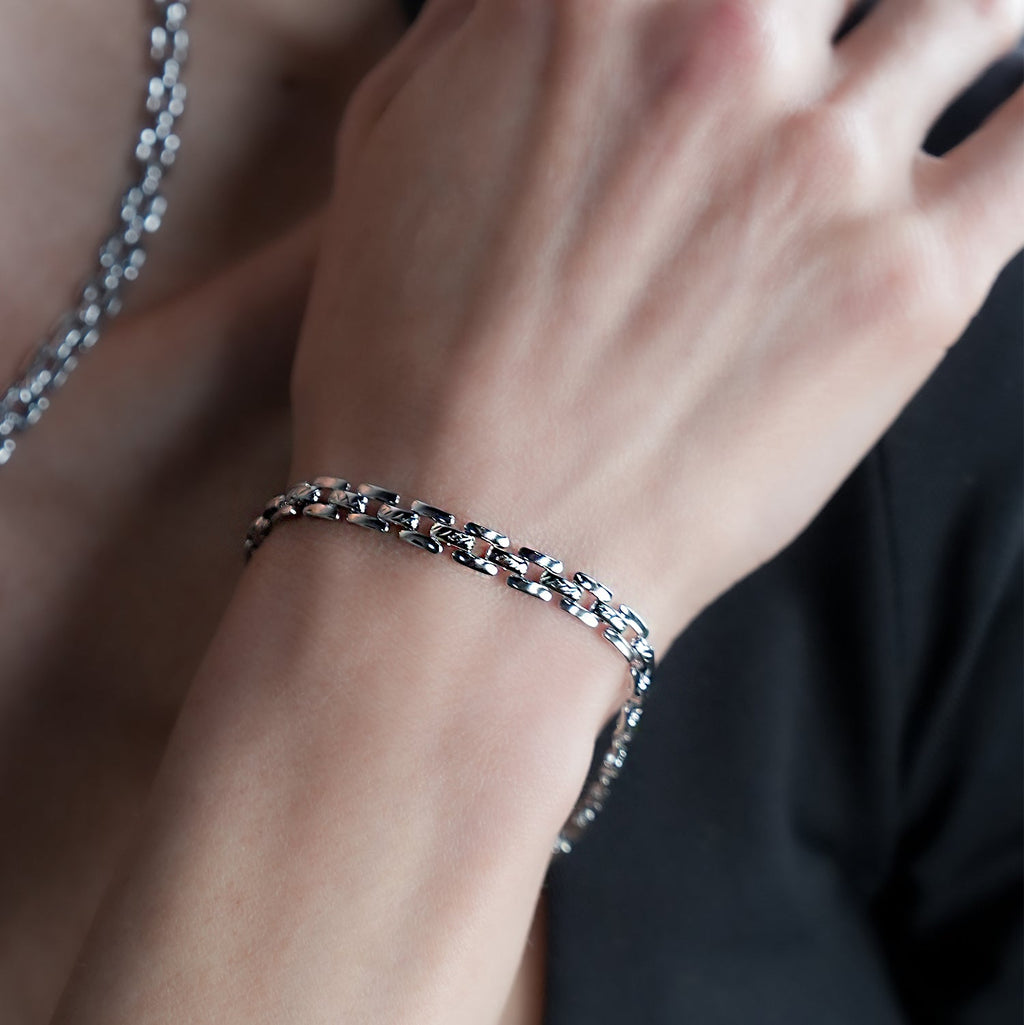 PROVINIA: Retro Watch Style Strap Bracelet in Silver