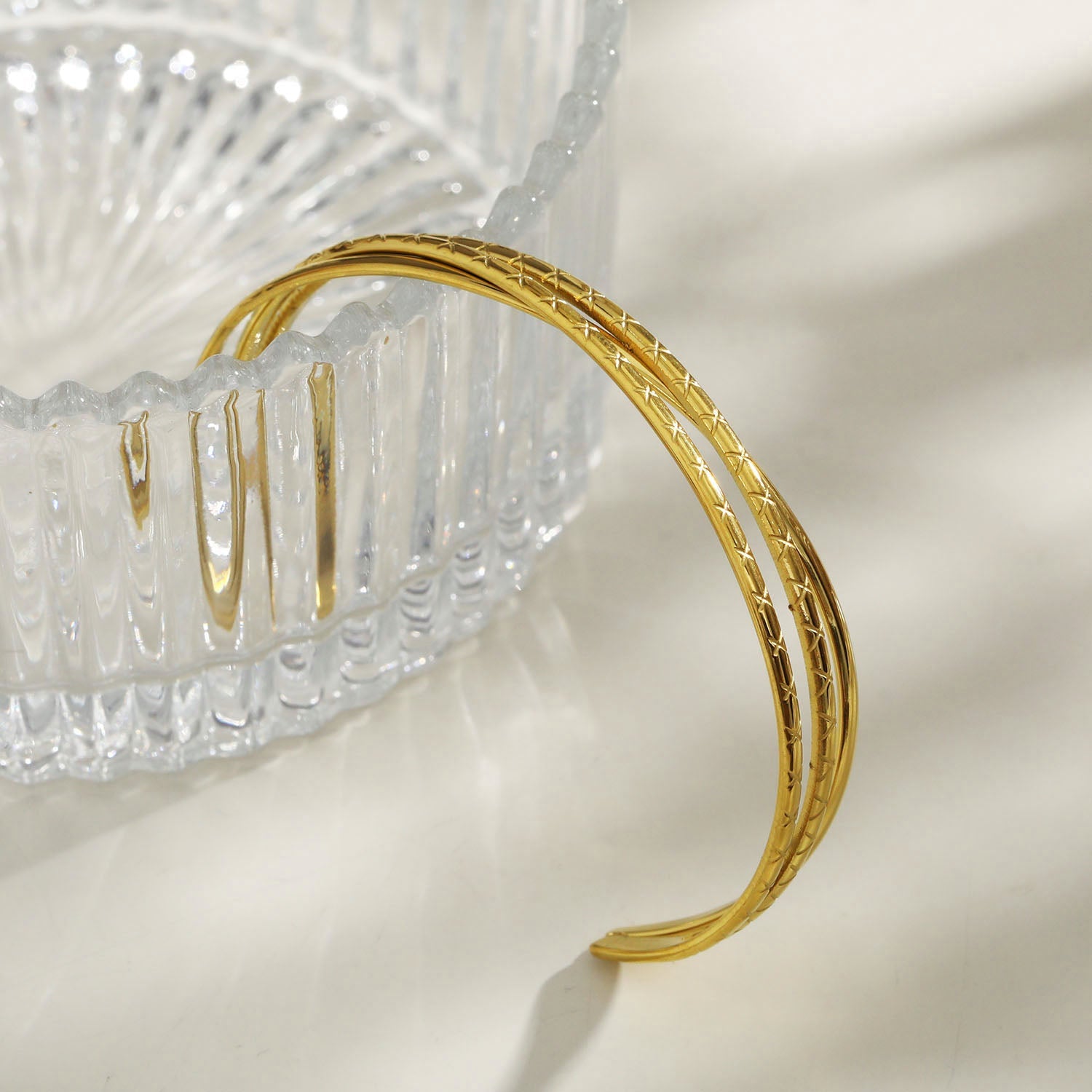 Style RENIE: Triple stacked Overpass Bracelet with Surface Notch Design